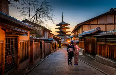 Săn mùa lá đỏ (Momiji) & Hoa anh đào (Sakura): Lịch dự báo & Điểm ngắm bí mật