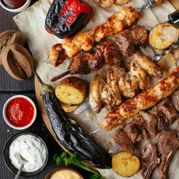 Izakaya 2025: Japanese Pub Culture, Must-Try Dishes, and How to Order