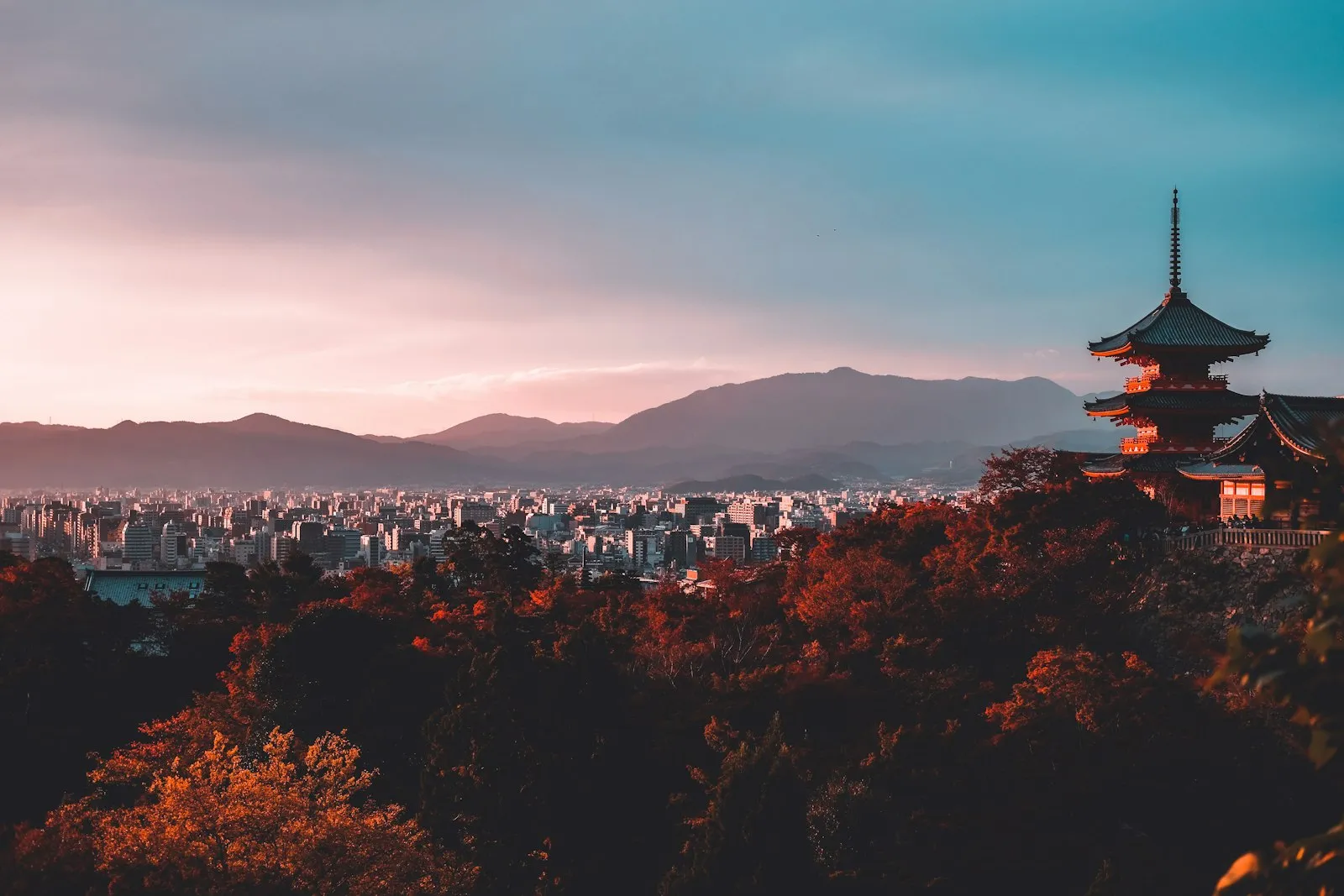 Golden Week 2026 (Apr 29 – May 6) & Obon 2026 (Aug 13-16): Schedule, Destinations & Travel Tips